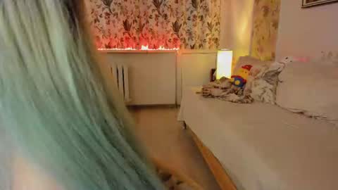 Snapshot of bedroomvhs chatting on March 3, 12:17 pm Alex Sophia online show from March 3, 12:17 pm