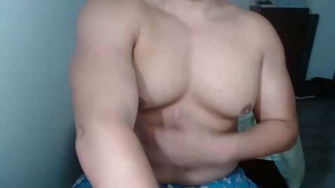Snapshot of beefypecs_10 chatting on September 26, 4:53 am Criss2fer online show from September 26, 4:53 am