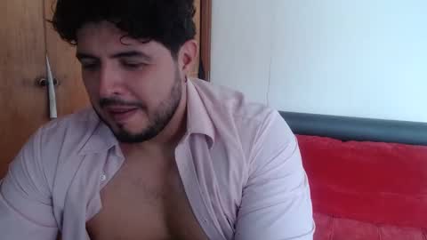 Snapshot of beefypecs_10 chatting on February 13, 9:28 pm Criss2fer online show from February 13, 9:28 pm
