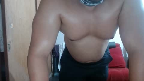 Snapshot of beefypecs_10 chatting on March 4, 11:43 pm Criss2fer online show from March 4, 11:43 pm