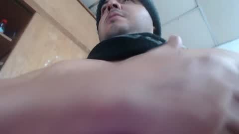 Snapshot of beefypecs_10 chatting on December 27, 5:09 am Criss2fer online show from December 27, 5:09 am
