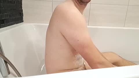 beenee3 online show from February 17, 8:30 am