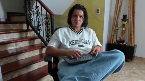 independent model online show from November 8, 1:08 am