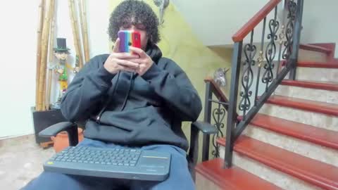independent model online show from December 8, 3:40 am