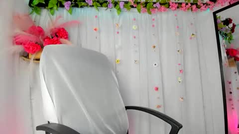 modelo independiente online show from November 22, 11:24 pm