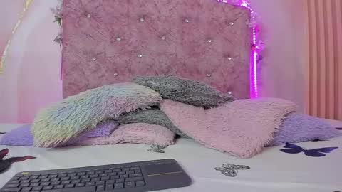 Melanie  online show from December 22, 10:33 am