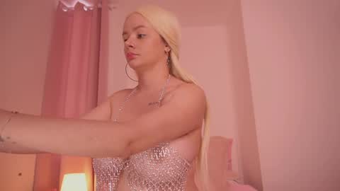 isabella online show from April 21, 10:28 pm