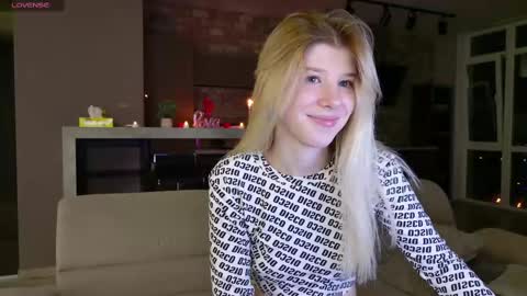 Bella online show from March 10, 9:18 pm