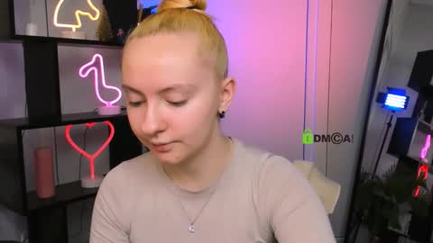 bella_blade online show from December 21, 6:53 am