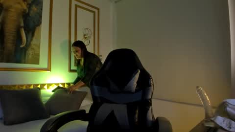 B E L L A online show from March 17, 7:08 pm