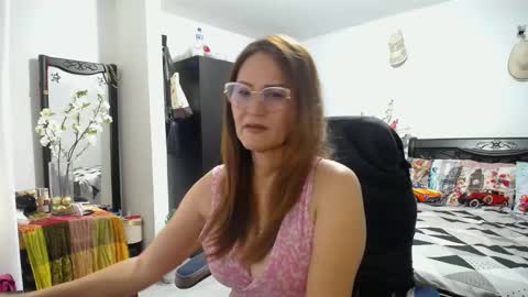 Snapshot of bella_ghisell chatting on February 4, 7:11 pm Bella online show from February 4, 7:11 pm