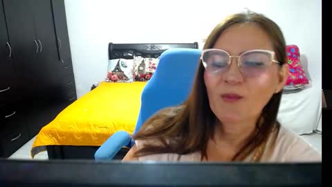 Snapshot of bella_ghisell chatting on October 8, 11:43 pm Bella online show from October 8, 11:43 pm