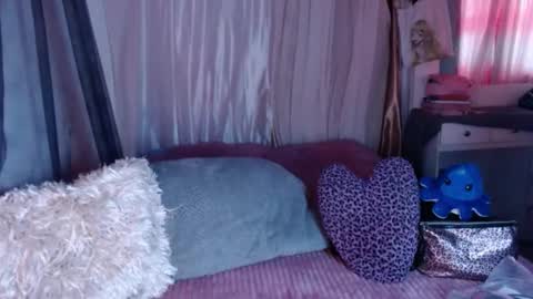 bella_gonvill online show from March 18, 5:52 pm