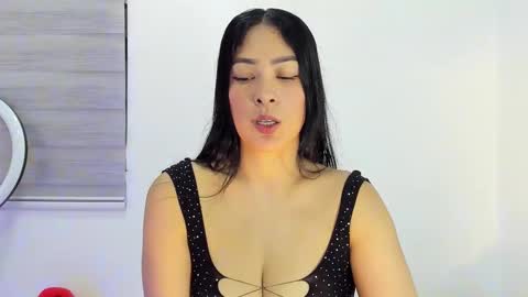 Laura online show from December 20, 8:38 pm