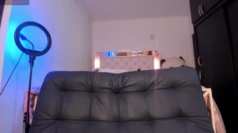 bella_hamilton online show from October 23, 1:51 am