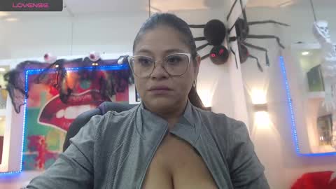 lady online show from October 23, 12:17 pm