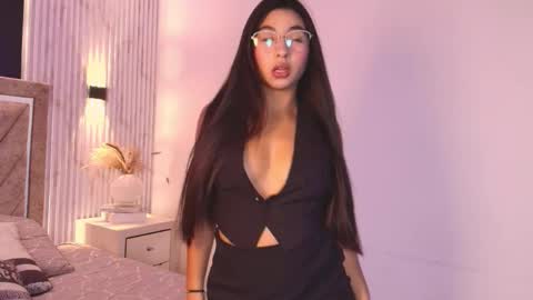 bella_martini_ online show from March 28, 12:28 pm