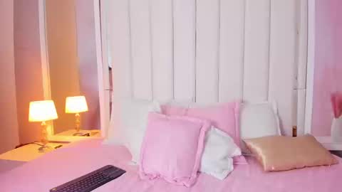 Mia online show from September 27, 2:26 pm