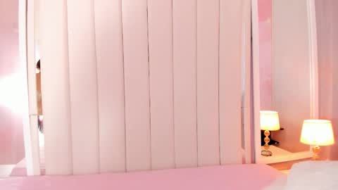 Mia online show from November 2, 7:14 pm