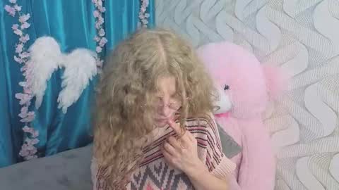 Bella online show from December 18, 2:23 pm