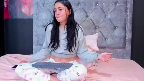 bella_venom_ online show from November 27, 4:09 am