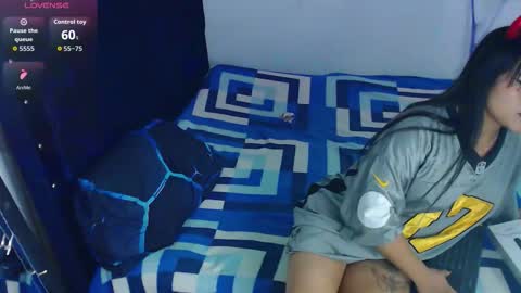 Snapshot of bella_warzon chatting on October 15, 2:04 am bella_warzon online show from October 15, 2:04 am