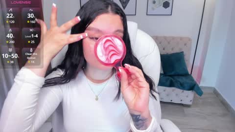  Bella Hadid  online show from February 5, 2:26 pm