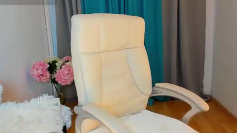 BellaAnna online show from February 12, 12:44 pm