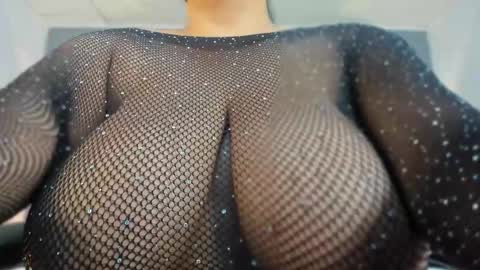 bellaboobs_ online show from November 17, 8:11 pm