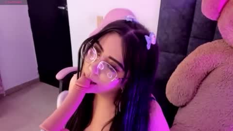 bella cruz online show from April 16, 7:03 pm