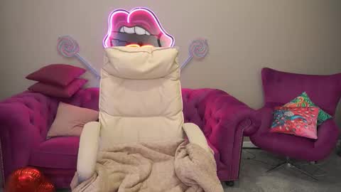 Bella online show from February 24, 3:37 pm