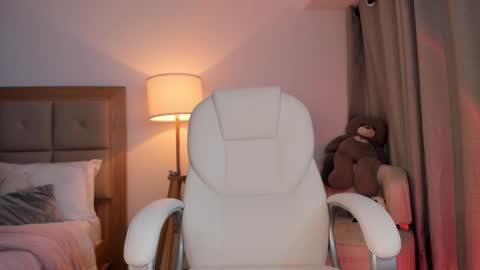 Bella Mia online show from October 17, 3:54 am