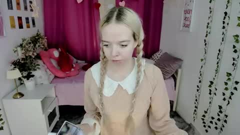 Bella online show from May 30, 6:39 pm