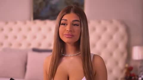 Bella online show from April 11, 6:23 pm