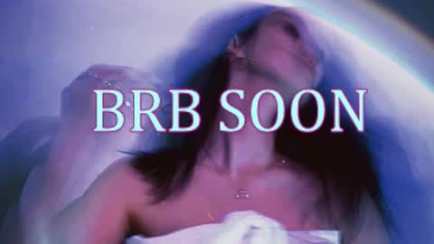 bellaparker_ online show from December 1, 8:23 am