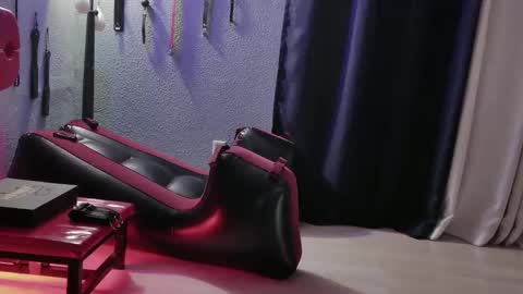 Bellaskeykeeper online show from March 28, 11:11 am