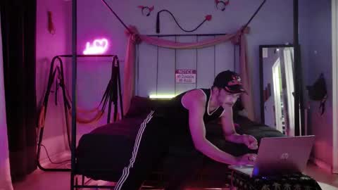 Bellaskeykeeper online show from April 13, 7:45 am