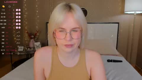 Bella online show from November 17, 1:41 am