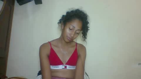 belle_annah online show from May 12, 4:38 pm