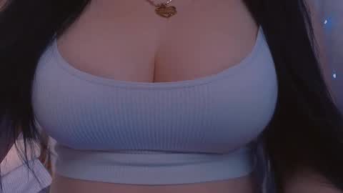Snapshot of bellelovexx chatting on February 17, 11:23 am Hello I am kind friendly and cute girl online show from February 17, 11:23 am
