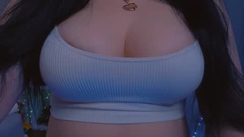 Snapshot of bellelovexx chatting on February 12, 7:13 am Hello I am kind friendly and cute girl online show from February 12, 7:13 am