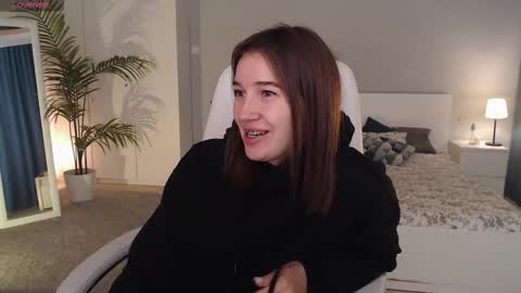 Snapshot of bellla_haddid chatting on September 19, 1:10 am Bella online show from September 19, 1:10 am