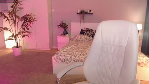 Snapshot of bellla_haddid chatting on September 15, 1:07 am Bella online show from September 15, 1:07 am