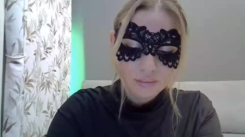 Demi Moore online show from January 27, 7:35 pm