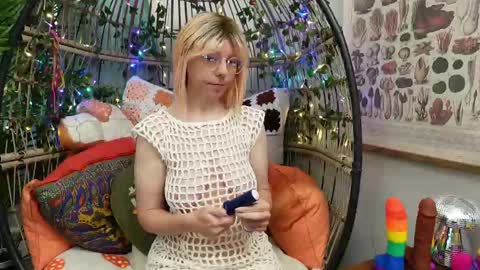 Willow online show from September 16, 2:09 pm