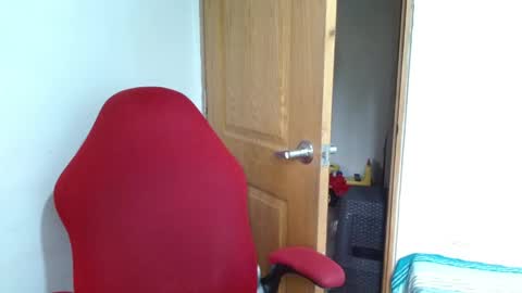 benjamin_isaac online show from December 3, 12:28 pm