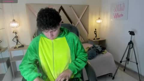 BENJAMIN online show from October 4, 8:06 pm