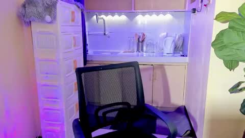 bentlyfuck online show from March 17, 1:05 pm