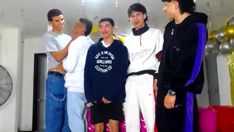 benz boys online show from February 3, 12:25 pm