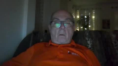 bernard1102 online show from December 2, 1:37 am